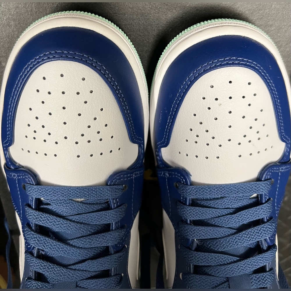 Jordan 1 Mid - Picture 2 of 12